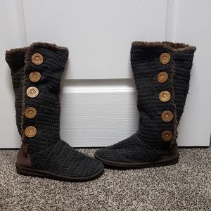 Mid Calf Muk Luks Boots Gray With Brown Fur